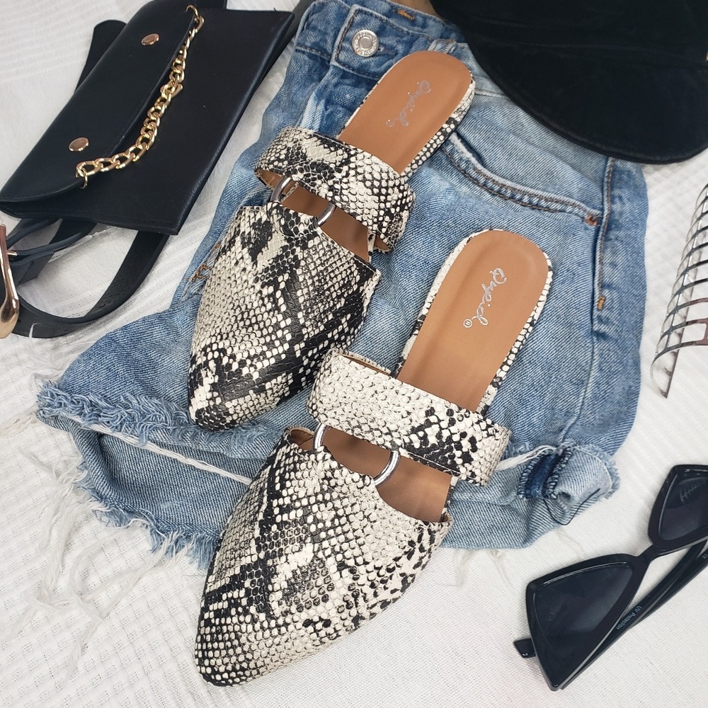 🆕️//The Rosie// snake print flat - Picture 4 of 7